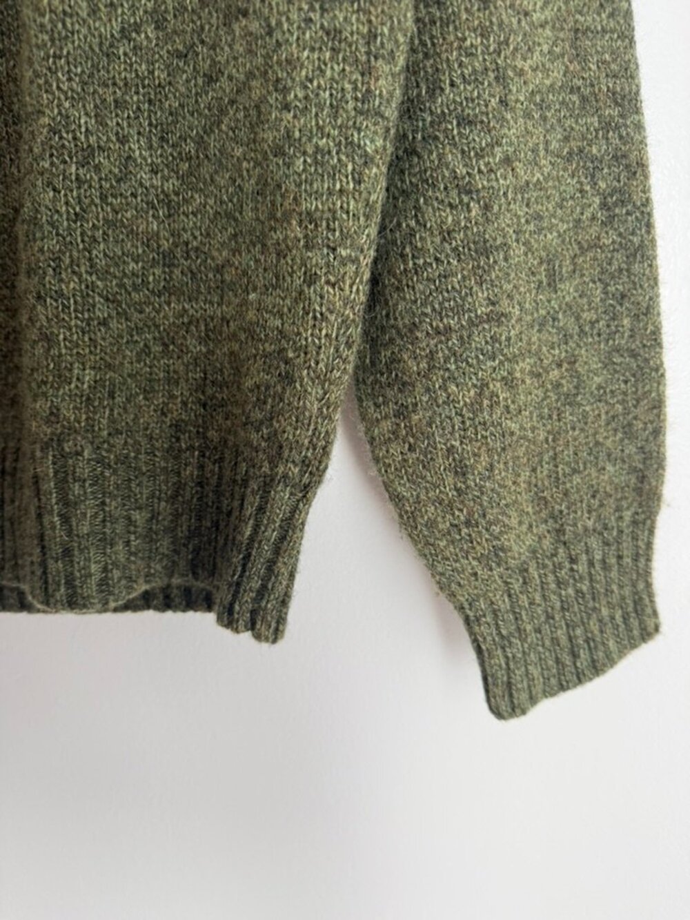 100% Shetland Wool Army Green Crewneck | LL Bean | Men's M - Picture 4 of 9